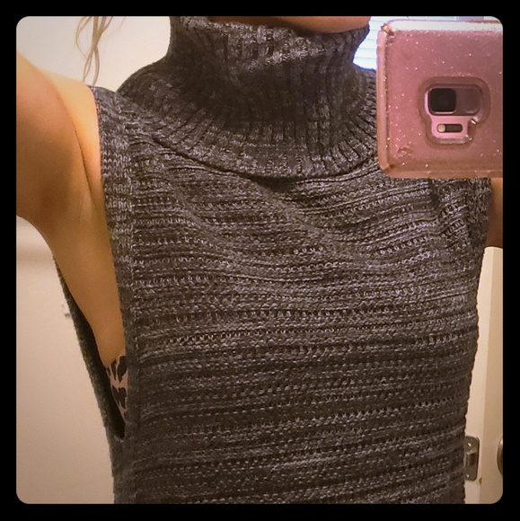Banana Republic Sweaters - Banana Republic grey chunky sleeveless sweater